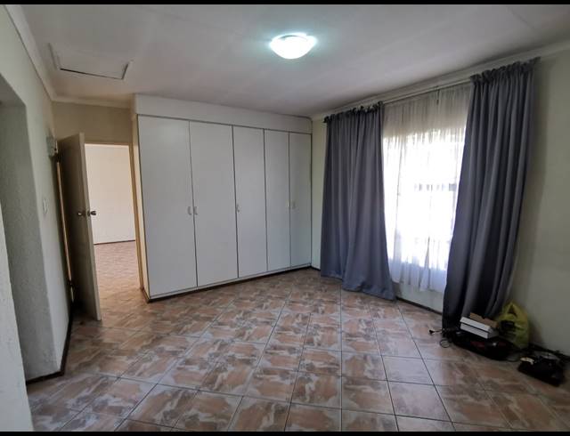 1 BEDROOM SIMPLEX FOR SALE IN VAN DYK PARK